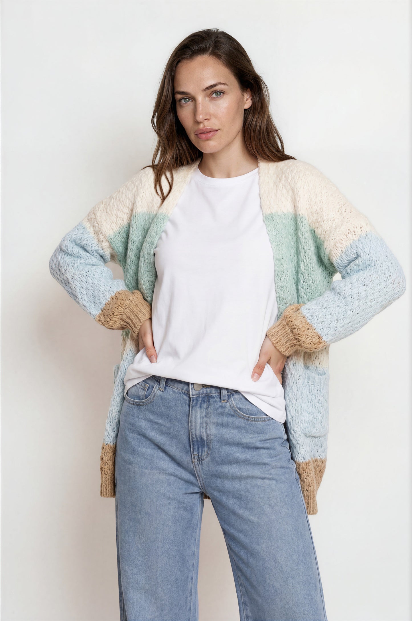 Kash Jeans - Relaxed Mid Rise Mum Jeans in Light Denim