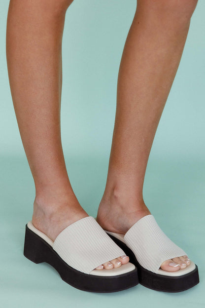 THERAPY Nawty Sandal Bone